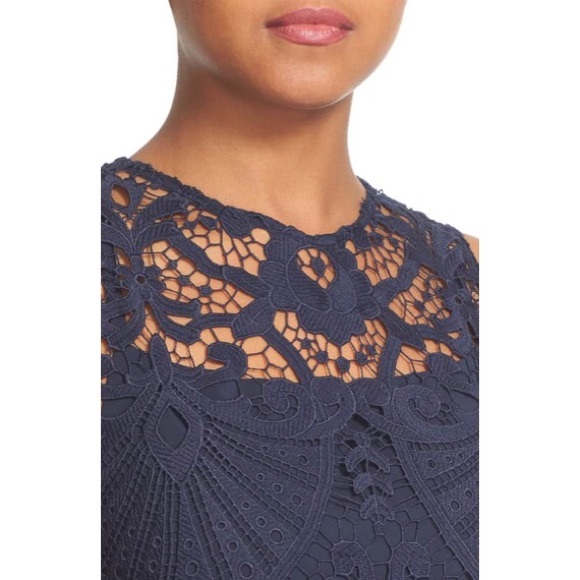 🦋🆕  Alice + Olivia ღ Kelissa Guipure Lace Tunic - Picture 4 of 8